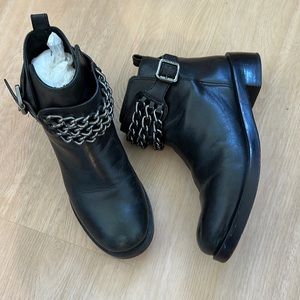 Tory Burch Bloomfield Booties
